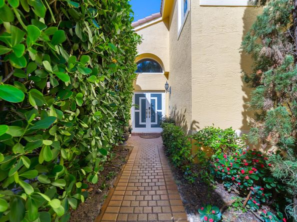 5093 Saturn Ring Court, Greenacres FL 33463