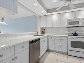 985 SE 19 Ave 204, Deerfield Beach FL 33441