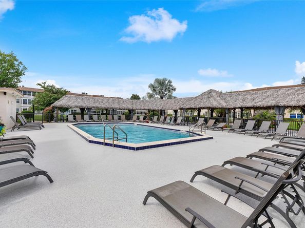 3405 NW 48th Ave 401, Lauderdale Lakes FL 33319