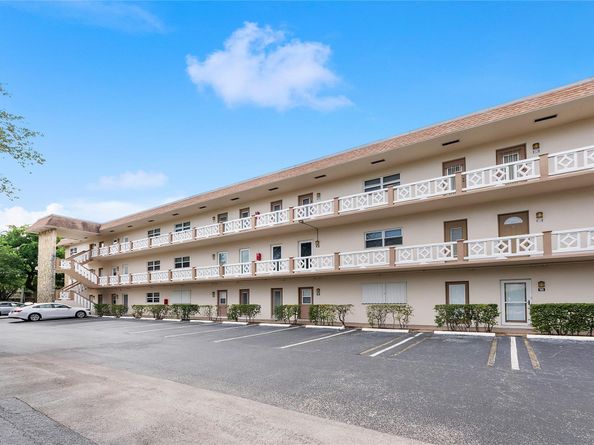 3405 NW 48th Ave 401, Lauderdale Lakes FL 33319