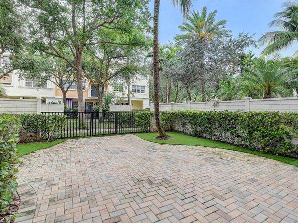 5645 NE Trieste Way, Boca Raton FL 33487