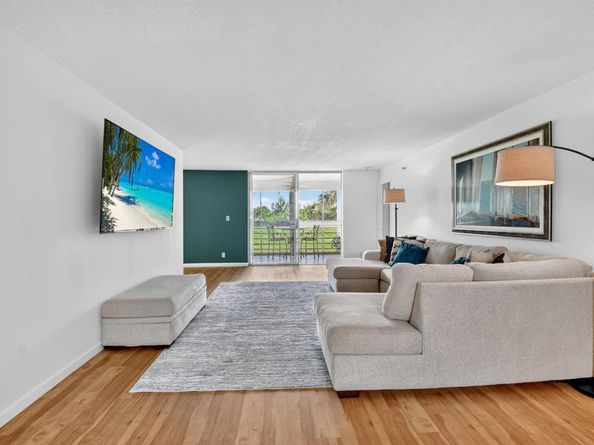 5340 NW 2nd Avenue 220, Boca Raton FL 33487