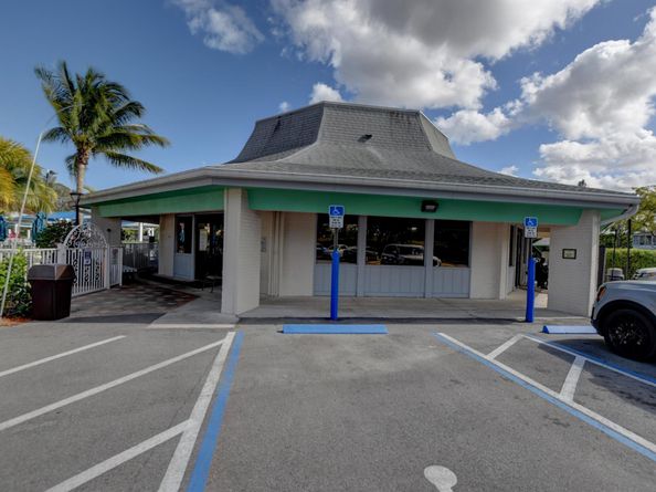 417 Markham S, Deerfield Beach FL 33442