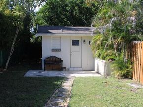 1337 NE 16th Ave, Fort Lauderdale FL 33304