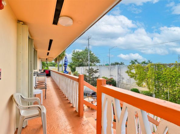 1000 SW 11th Ave 12A BLDG E, Hallandale Beach FL 33009