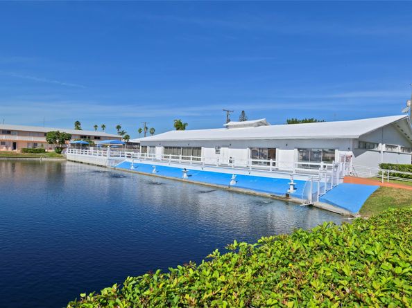 1000 SW 11th Ave 12A BLDG E, Hallandale Beach FL 33009