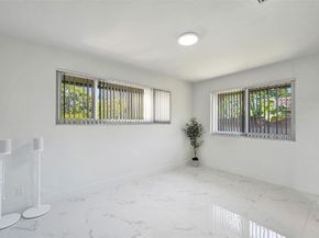 2732 NE 26th St, Fort Lauderdale FL 33305