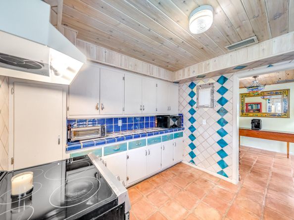 348 Alhambra Pl, West Palm Beach FL 33405