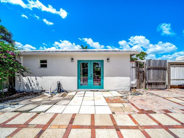 348 Alhambra Pl, West Palm Beach FL 33405