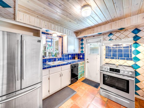 348 Alhambra Pl, West Palm Beach FL 33405