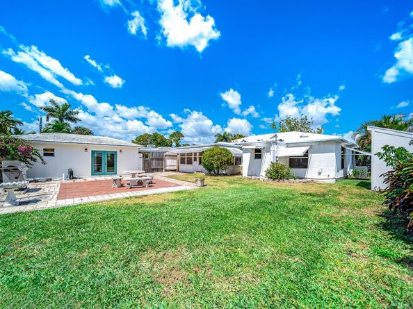 348 Alhambra Pl, West Palm Beach FL 33405