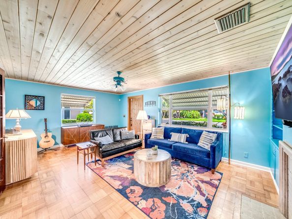 348 Alhambra Pl, West Palm Beach FL 33405