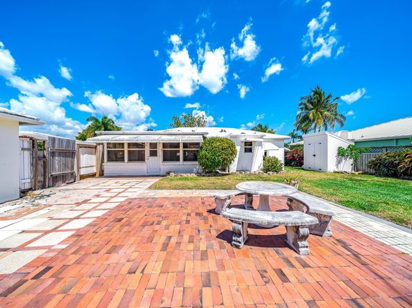 348 Alhambra Pl, West Palm Beach FL 33405
