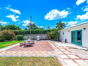 348 Alhambra Pl, West Palm Beach FL 33405