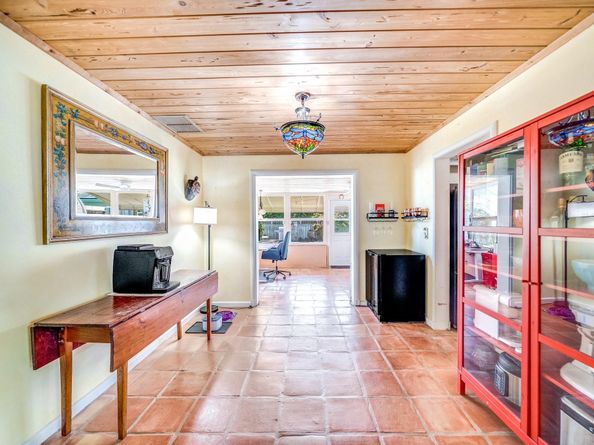 348 Alhambra Pl, West Palm Beach FL 33405