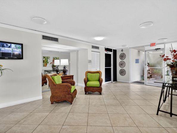 5340 NW 2nd Avenue 421, Boca Raton FL 33487