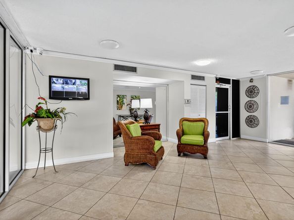 5340 NW 2nd Avenue 421, Boca Raton FL 33487