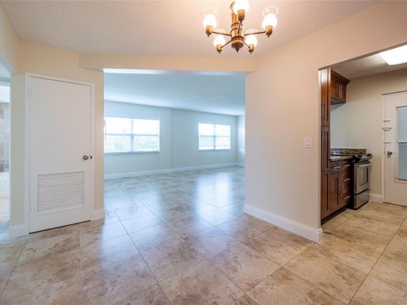 2555 NE 11th St 302, Fort Lauderdale FL 33304