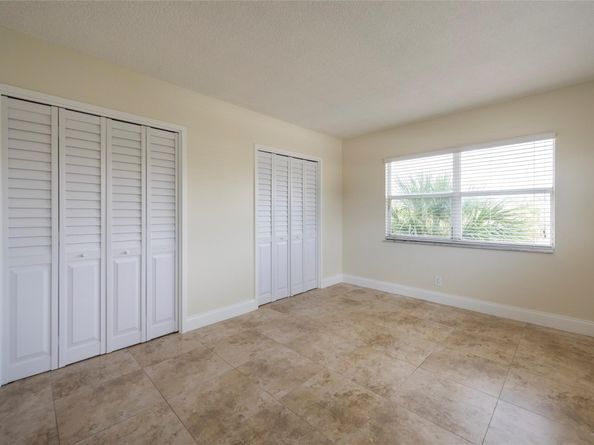 2555 NE 11th St 302, Fort Lauderdale FL 33304