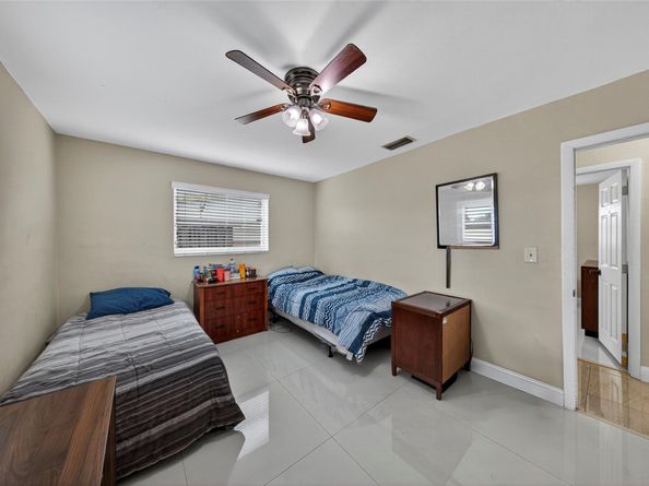 3951 NW 33rd Ter, Lauderdale Lakes FL 33309