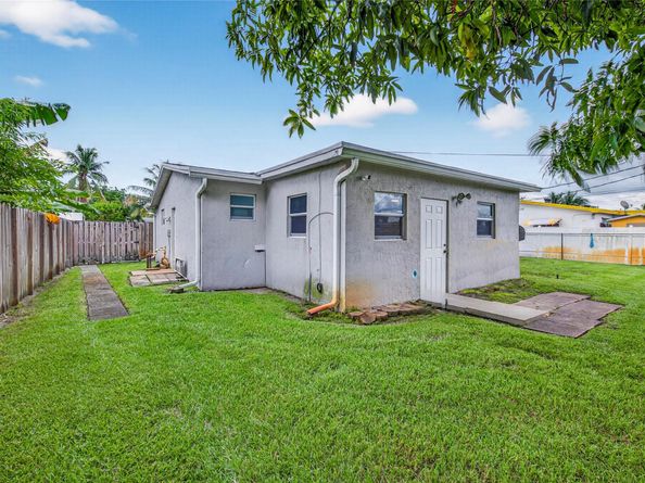 3951 NW 33rd Ter, Lauderdale Lakes FL 33309