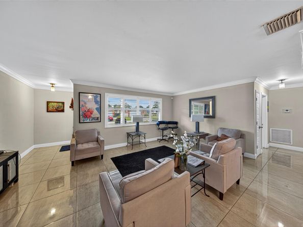 3951 NW 33rd Ter, Lauderdale Lakes FL 33309