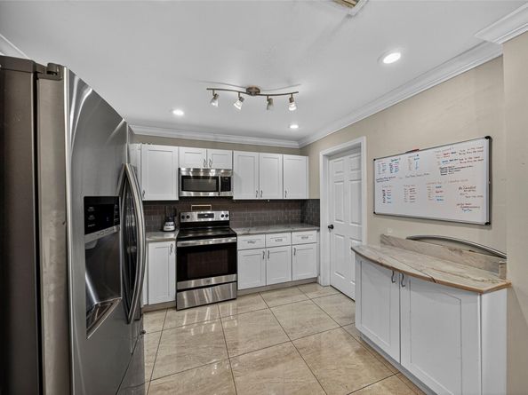 3951 NW 33rd Ter, Lauderdale Lakes FL 33309