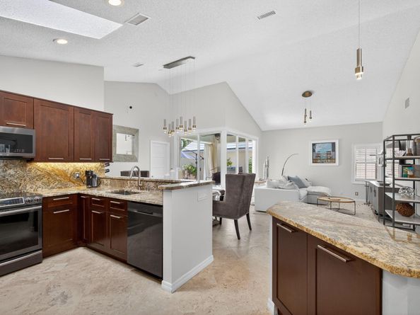 31 Windsor Lane, Palm Beach Gardens FL 33418
