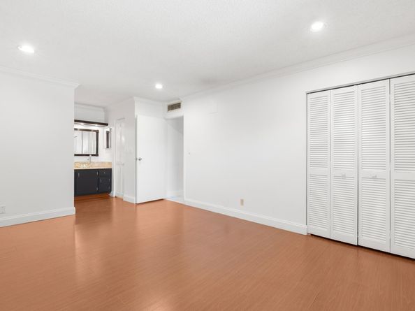 6300 S Falls Cir Drive 213, Lauderhill FL 33319