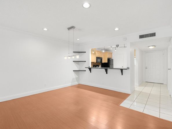 6300 S Falls Cir Drive 213, Lauderhill FL 33319