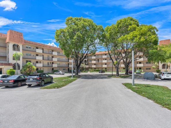 6300 S Falls Cir Drive 213, Lauderhill FL 33319