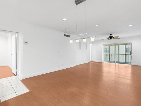 6300 S Falls Cir Drive 213, Lauderhill FL 33319