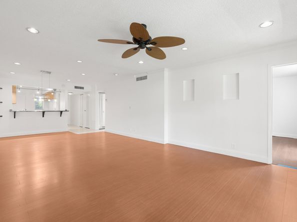 6300 S Falls Cir Drive 213, Lauderhill FL 33319