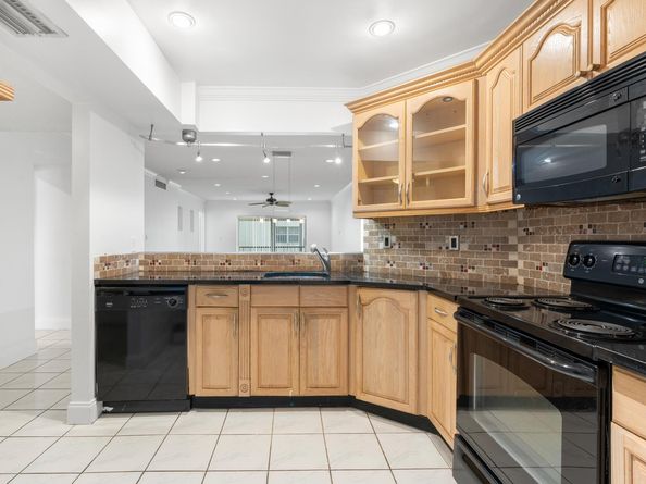 6300 S Falls Cir Drive 213, Lauderhill FL 33319