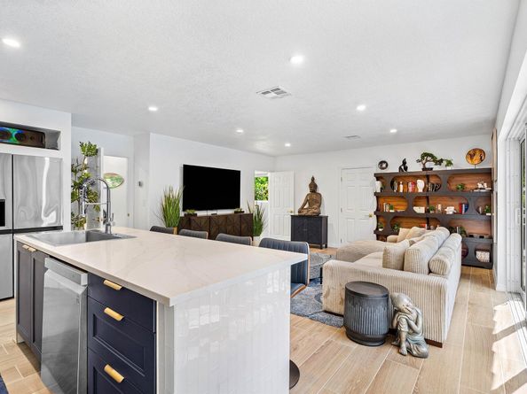 2041 NE 30th Street, Fort Lauderdale FL 33306