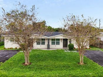823-825 NW 30th Court