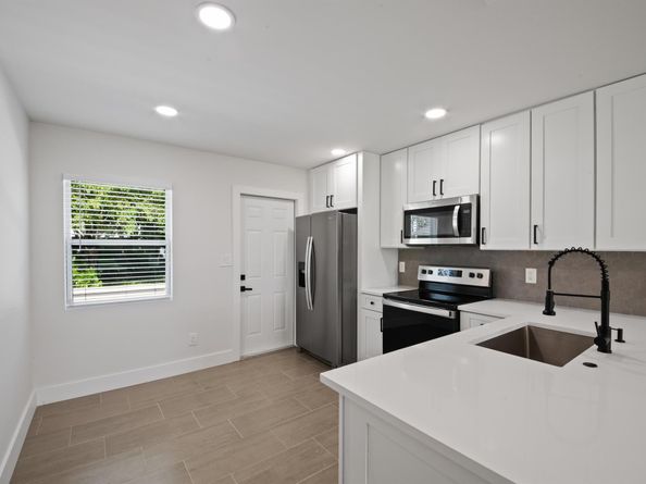 823-825 NW 30th Court 12, Wilton Manors FL 33311
