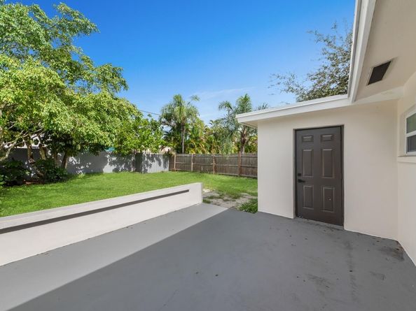 823-825 NW 30th Court 12, Wilton Manors FL 33311