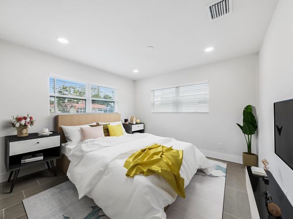 823-825 NW 30th Court 12, Wilton Manors FL 33311