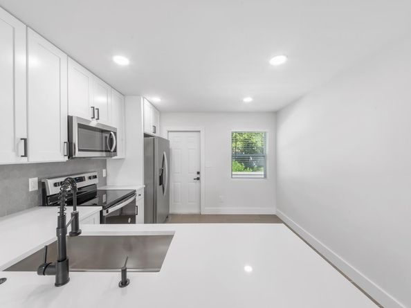 823-825 NW 30th Court 12, Wilton Manors FL 33311