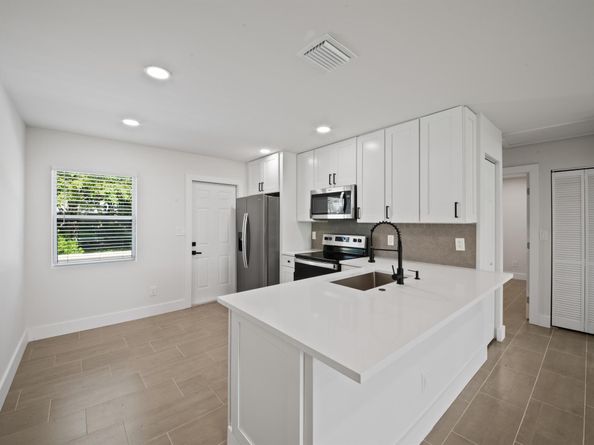 823-825 NW 30th Court 12, Wilton Manors FL 33311