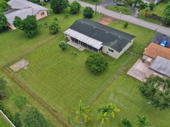 4721 SW 72nd Ave, Davie FL 33314