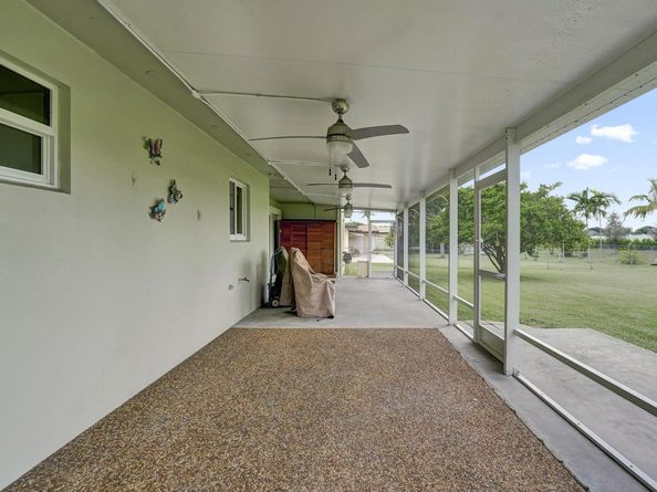 4721 SW 72nd Ave, Davie FL 33314