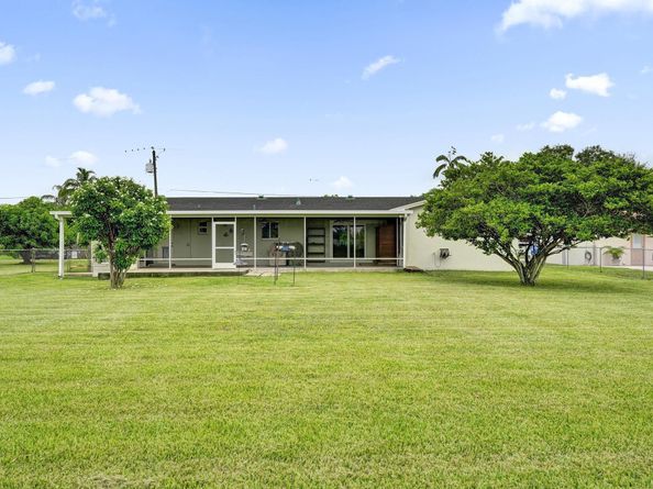 4721 SW 72nd Ave, Davie FL 33314