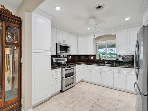 4721 SW 72nd Ave, Davie FL 33314