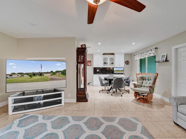 4721 SW 72nd Ave, Davie FL 33314