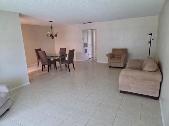 7205 W Oakridge Circle, Lake Worth FL 33462