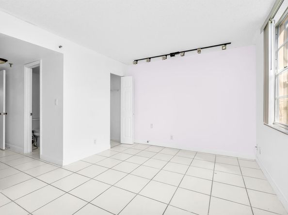 5340 NW 2nd Avenue 323, Boca Raton FL 33487