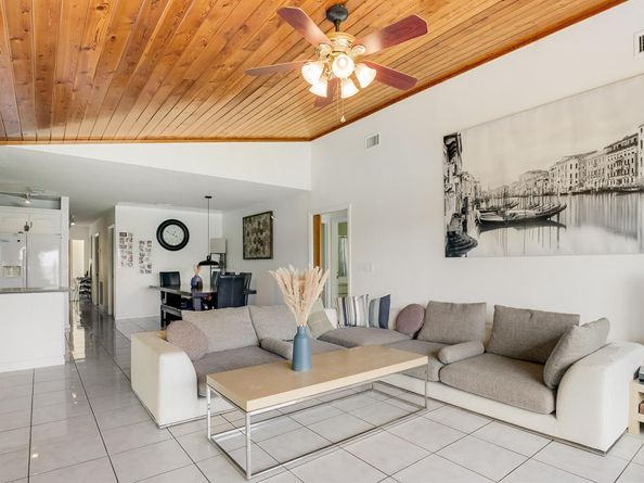 2554 SW 23rd Cranbrook Drive, Boynton Beach FL 33436