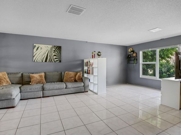 2554 SW 23rd Cranbrook Drive, Boynton Beach FL 33436